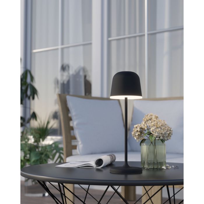 Mannera 34cm Zwart Draagbare Van Eglo - U kunt hem eenvoudig opladen met de meegeleverde USB-kabel, zodat u hem gemakkelijk overal mee naartoe kunt nemen - of u nu op het terras, in de tuin of op een picknick bent.