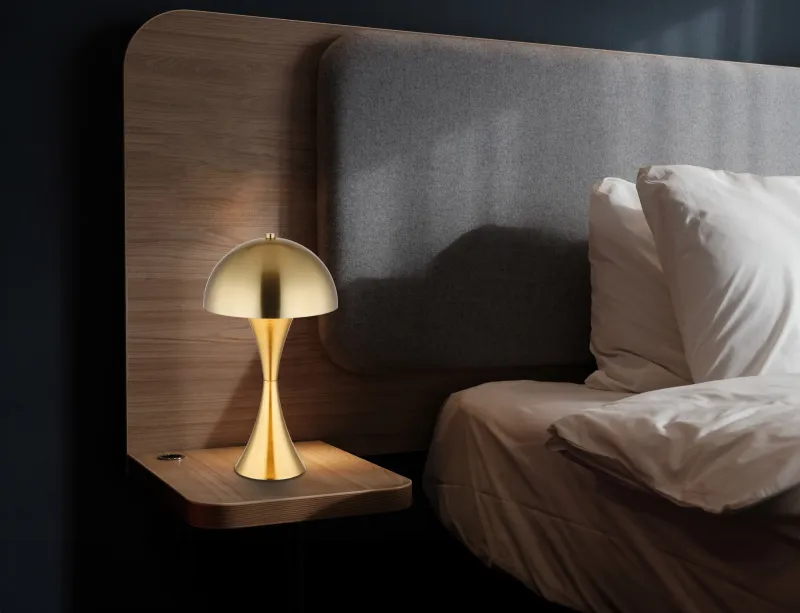 Dima 36cm Goud tafellamp Van Globo Lighting - Perfekt f&ouml;r moderna milj&ouml;er, d&auml;r den ger en sofistikerad touch samtidigt som den sprider behagligt ljus.