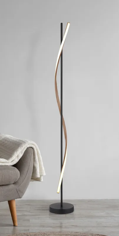 Watkins Zwart vloerlamp Van Globo Lighting - Den mattsvarta metallstommen omsluts av en stilren, rak st&aring;ng med en integrerad LED-list som sprider ett mjukt och j&auml;mnt ljus.