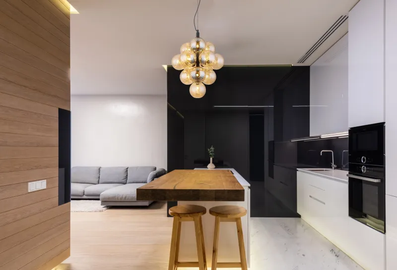 Conor Ø40 Amber hanglamp Van Globo Lighting - Den har 13st dekorativa ambertonade glaskupor som alla omfamnar en ljusk&auml;lla vilket skapar en fin och harmonisk ljusspridning i rummet.