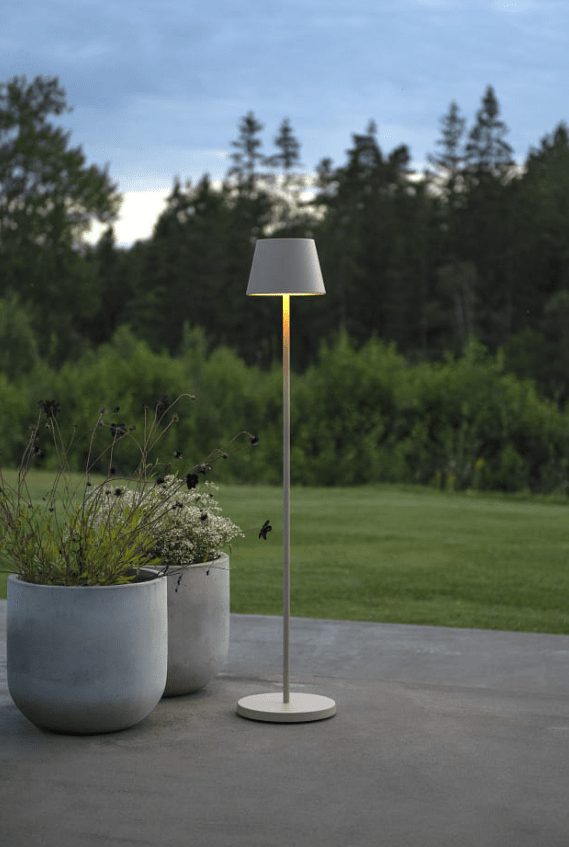 Pomezia 124cm Zand Draagbare Van Konstsmide - Op de lamp bevindt zich een touchdimmer waarmee u de helderheid en kleurtemperatuur kunt aanpassen.