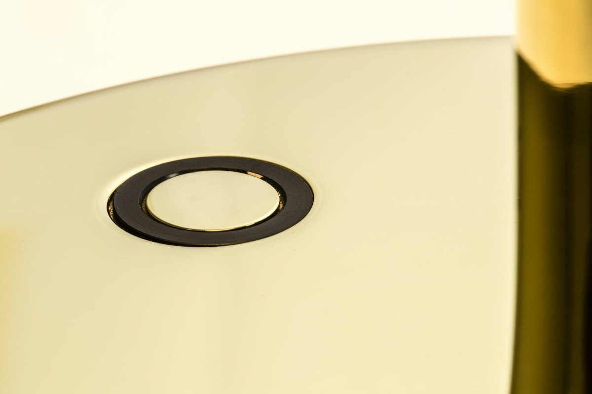 Le Vita 58cm Goud tafellamp Van Faro Barcelona - De tafellamp combineert een ronde glazen kap met een dunne, verfijnde metalen structuur voor een lichte en moderne uitstraling.