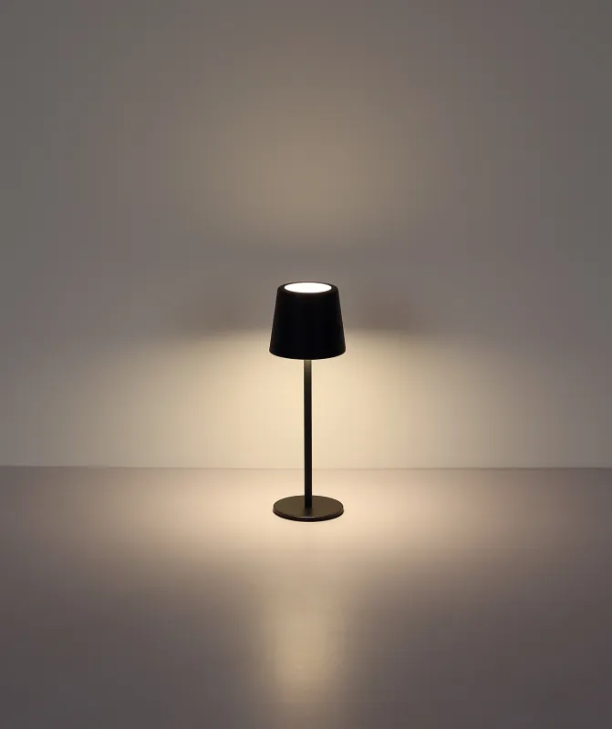 Vancouver 28cm Zwart Draagbare Van Globo Lighting - Gemaakt van matzwart metaal met een opaalkleurige kunststof kap, geeft hij een stijlvolle en verfijnde indruk.