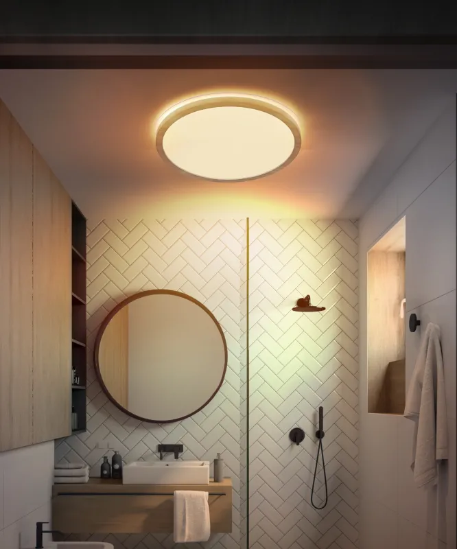 Sapana Ø42 Hout badkamerlamp Van Globo Lighting - Lampan &auml;r tillverkad av tr&auml;inspirerad och vit plast, vilket ger ett mjukt och bl&auml;ndfritt ljus.