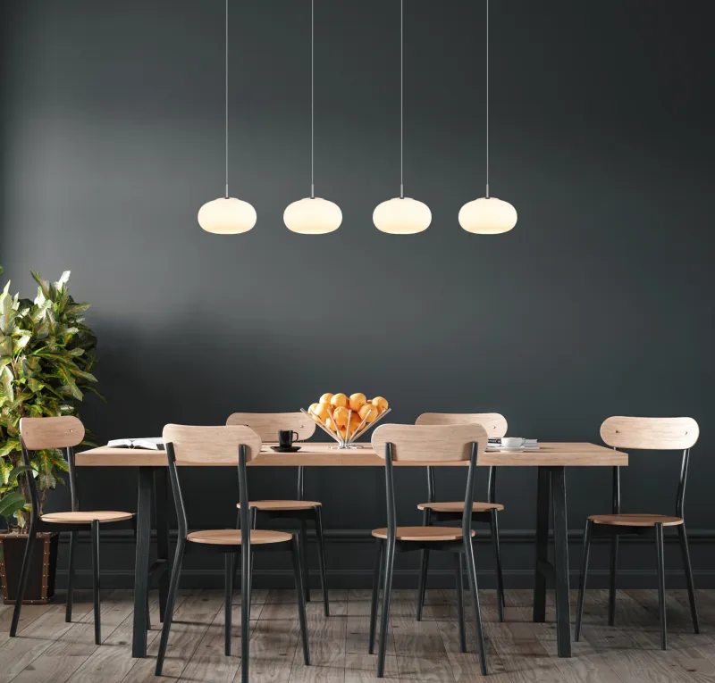 Quintara 110cm Nikkel hanglamp Van Globo Lighting - Quintara&nbsp;&auml;r en stilren och modern takpendel med en rak metallram och fyra runda, sf&auml;riska glaskupor.