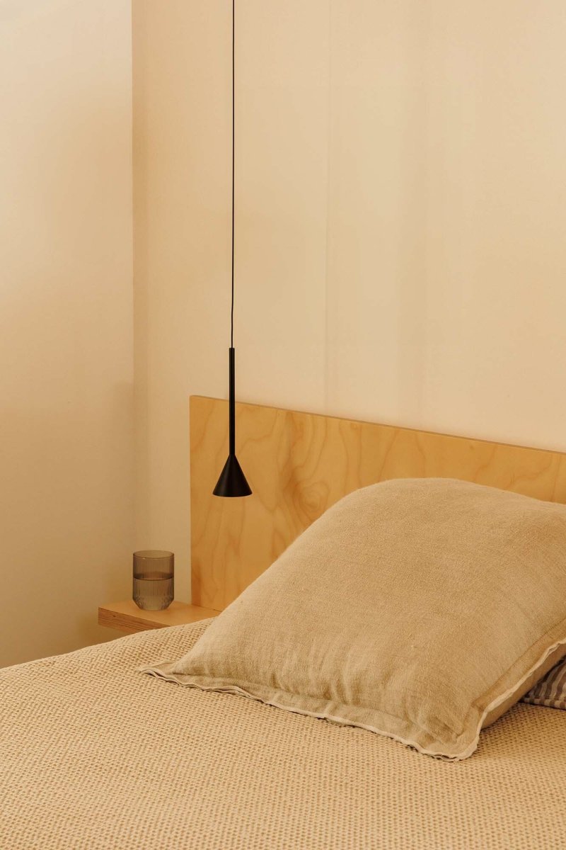 Anna Ø7 Zwart hanglamp Van Faro Barcelona - Anna is een zwarte hanglamp met een kegelvormige kap die zorgt voor gericht en nauwkeurig licht.