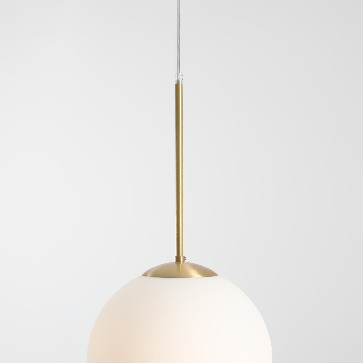 Bosso Ø30 Messing hanglamp Van Artera - De lamp verspreidt een zacht en aangenaam licht en is daarom ideaal voor boven de eettafel, in de hal of woonkamer.