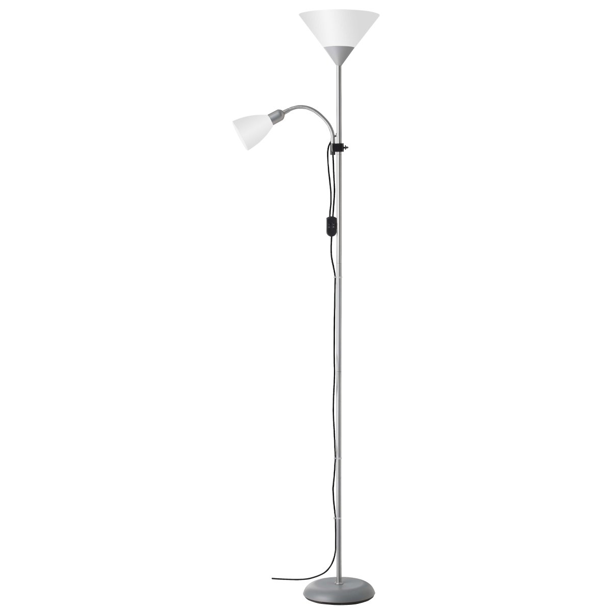 Spari Zilver vloerlamp Van Brilliant - Met een hoogte van 1,8 meter is Spari een indrukwekkende lamp in huis.