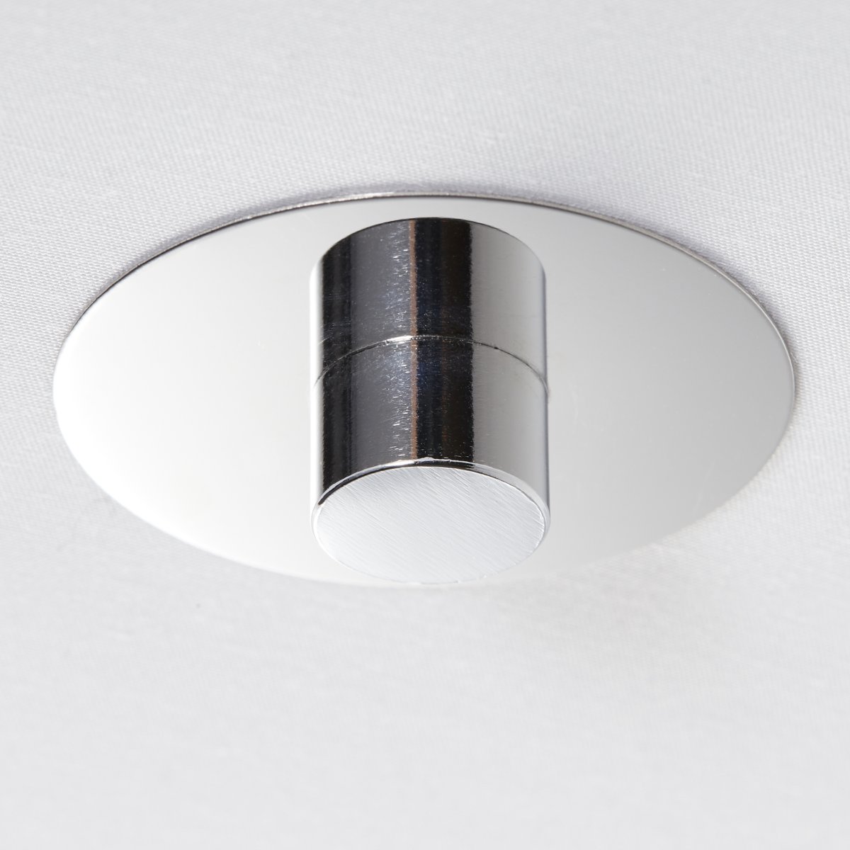 Andria Ø60 Grijs plafondlamp Van Brilliant - Door de trendy grijze kleur cre&euml;ert het een prettige sfeer en is het gemakkelijk te combineren met verschillende interieurstijlen.