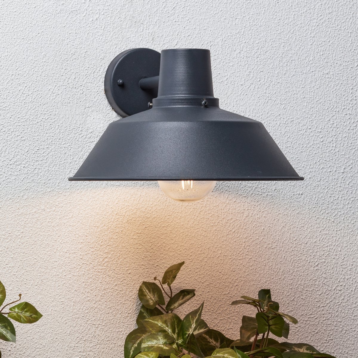 Humphrey antraciet buitenlamp Van Brilliant - De Humphrey wandlamp is perfect voor het verlichten van uw entree.