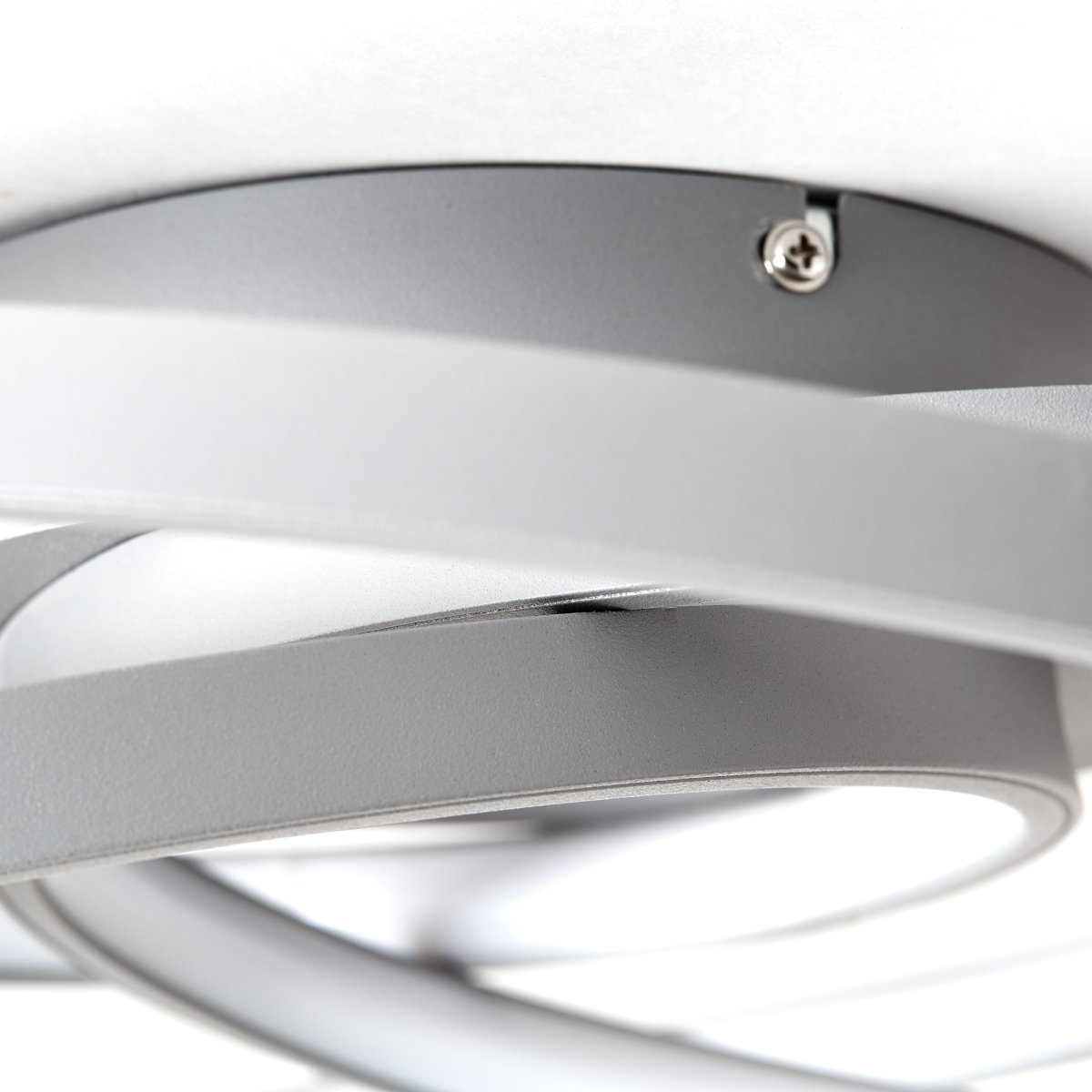 Labyrinth Ø40 Grijs plafondlamp Van Brilliant - De stijlvolle grijze kleur geeft een gevoel van elegantie en gezelligheid, en de LED-technologie zorgt voor energiezuinige verlichting met een hoge helderheid.