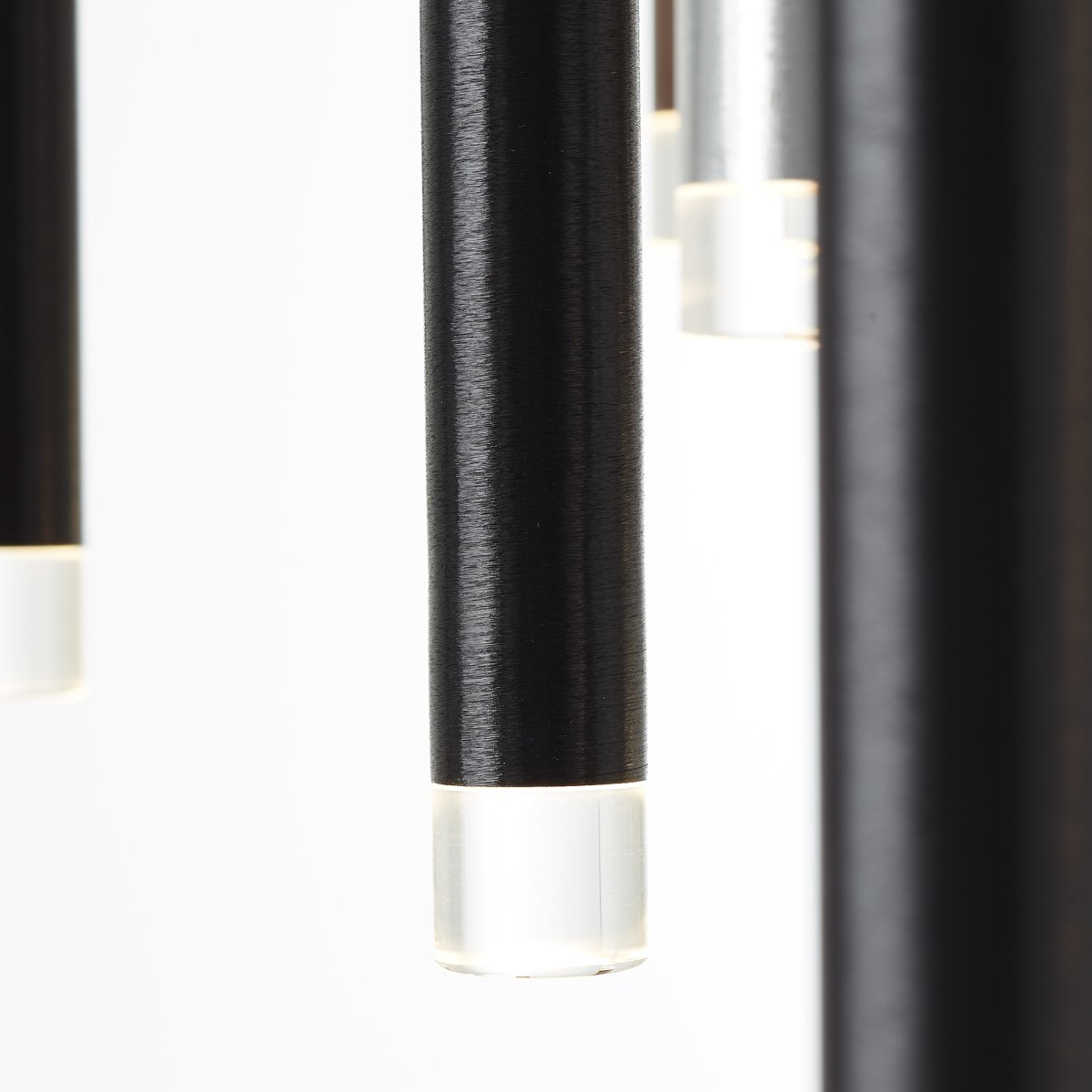 Cembalo Ø55 Aluminium hanglamp Van Brilliant - De hanglamp is dimbaar in drie standen met een standaard wandschakelaar en de kabel is in lengte verstelbaar, zodat hij perfect boven eettafels of in gangen past.
