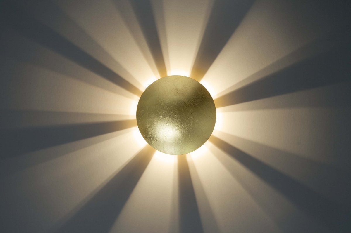 Sunset Ø16 Goud wandlamp Van Brilliant - Creëer een luxe sfeer in uw huis met de Sunset wandlamp in goud.