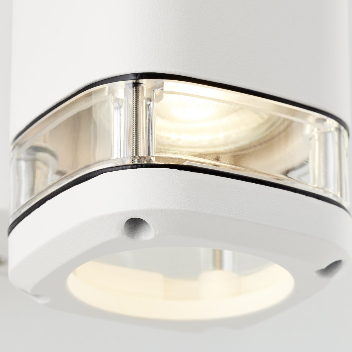 Jandy Wit buitenlamp Van Brilliant - De Jandy buitenwandlamp biedt zowel praktische als decoratieve verlichting voor uw gevel.