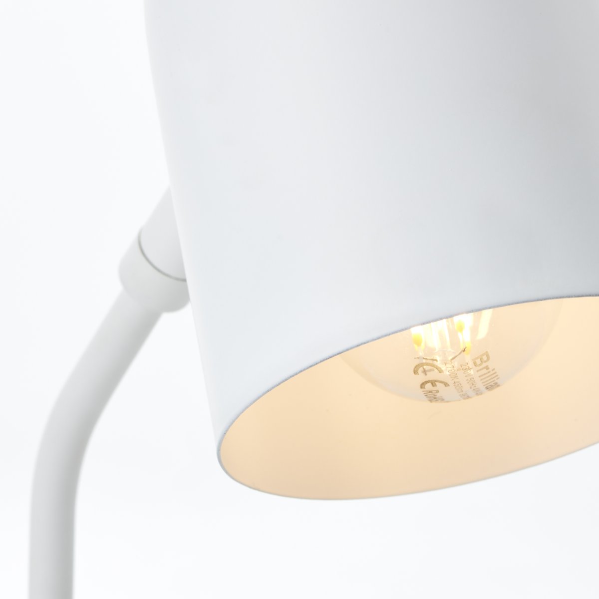 Tong 38cm Mat wit bureaulamp Van Brilliant - Dankzij de draaibare kop kunt u de richting van het licht eenvoudig aanpassen om grotere of schuine oppervlakken te drogen, zodat er geen donkere hoeken ontstaan.