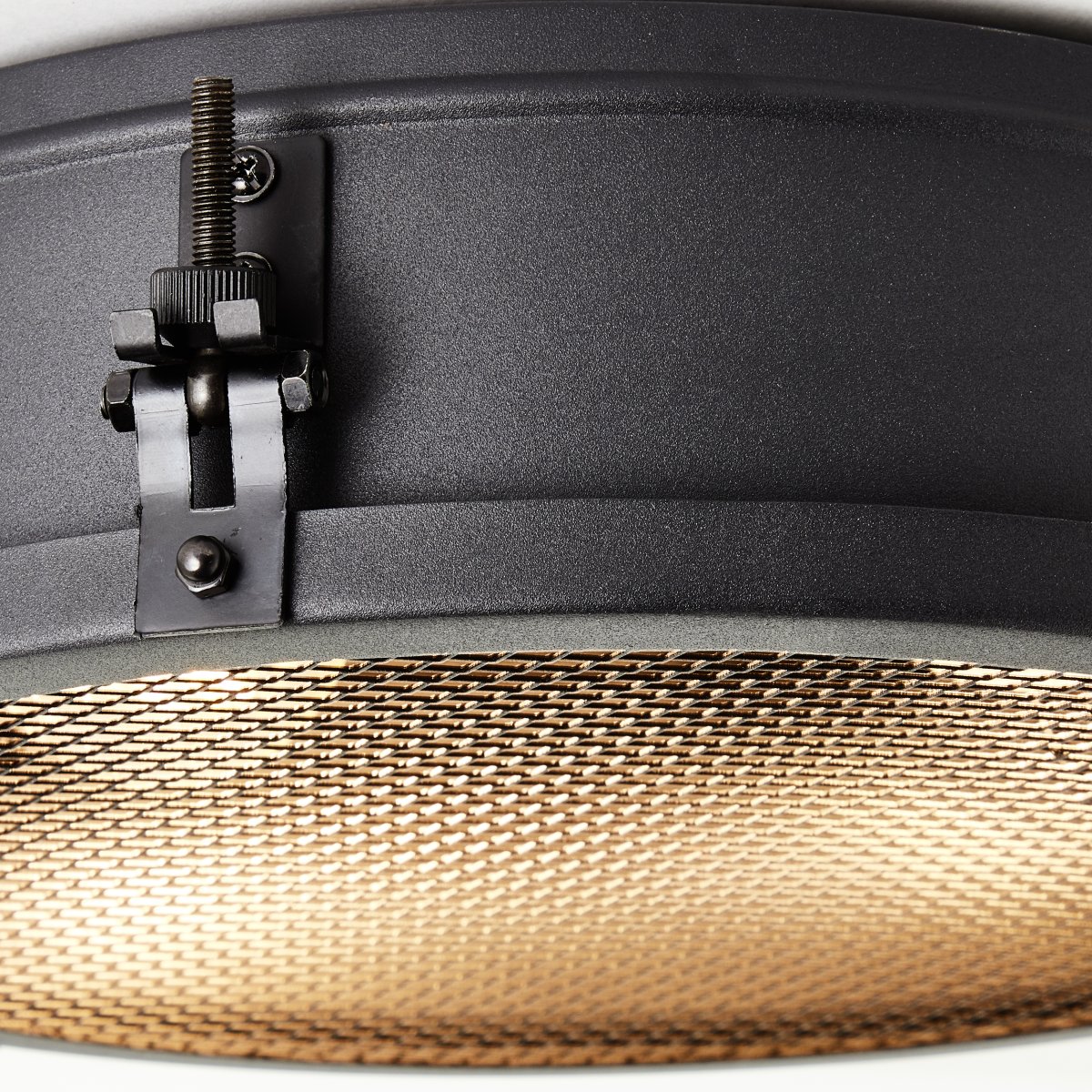 Zois Ø34 Zwart plafondlamp Van Brilliant - De Zois plafondlamp is ontworpen in een industri&euml;le stijl en cre&euml;ert een unieke sfeer in huis.