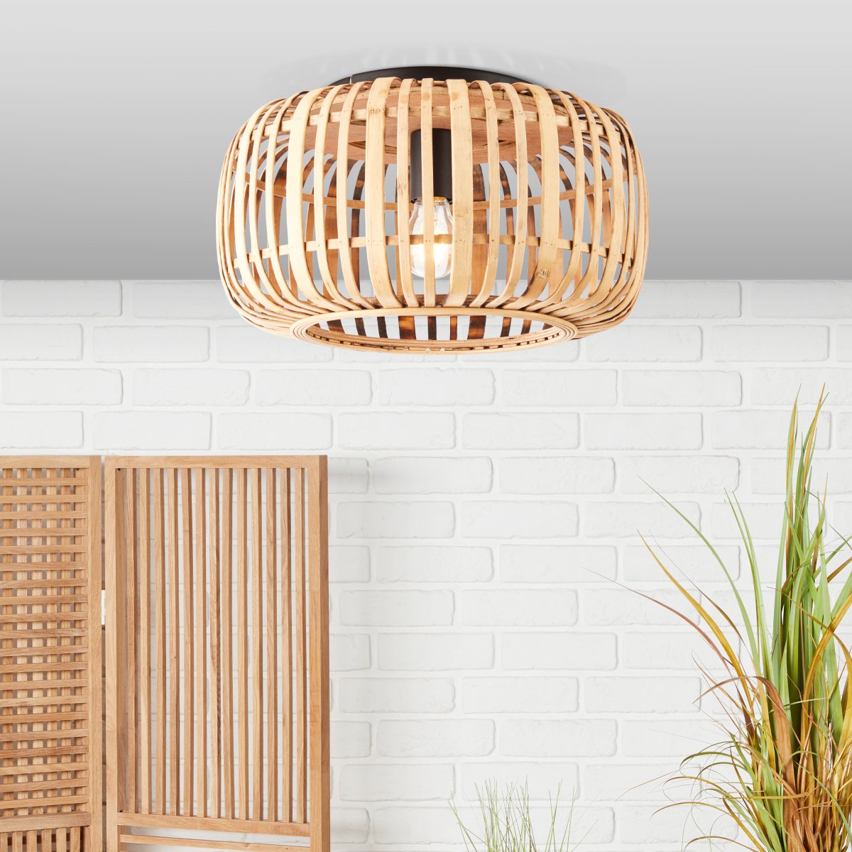 Woodrow Ø40 Natuur plafondlamp Van Brilliant - De lamp geeft een warm en aangenaam licht en cre&euml;ert een aangename sfeer in de kamer.