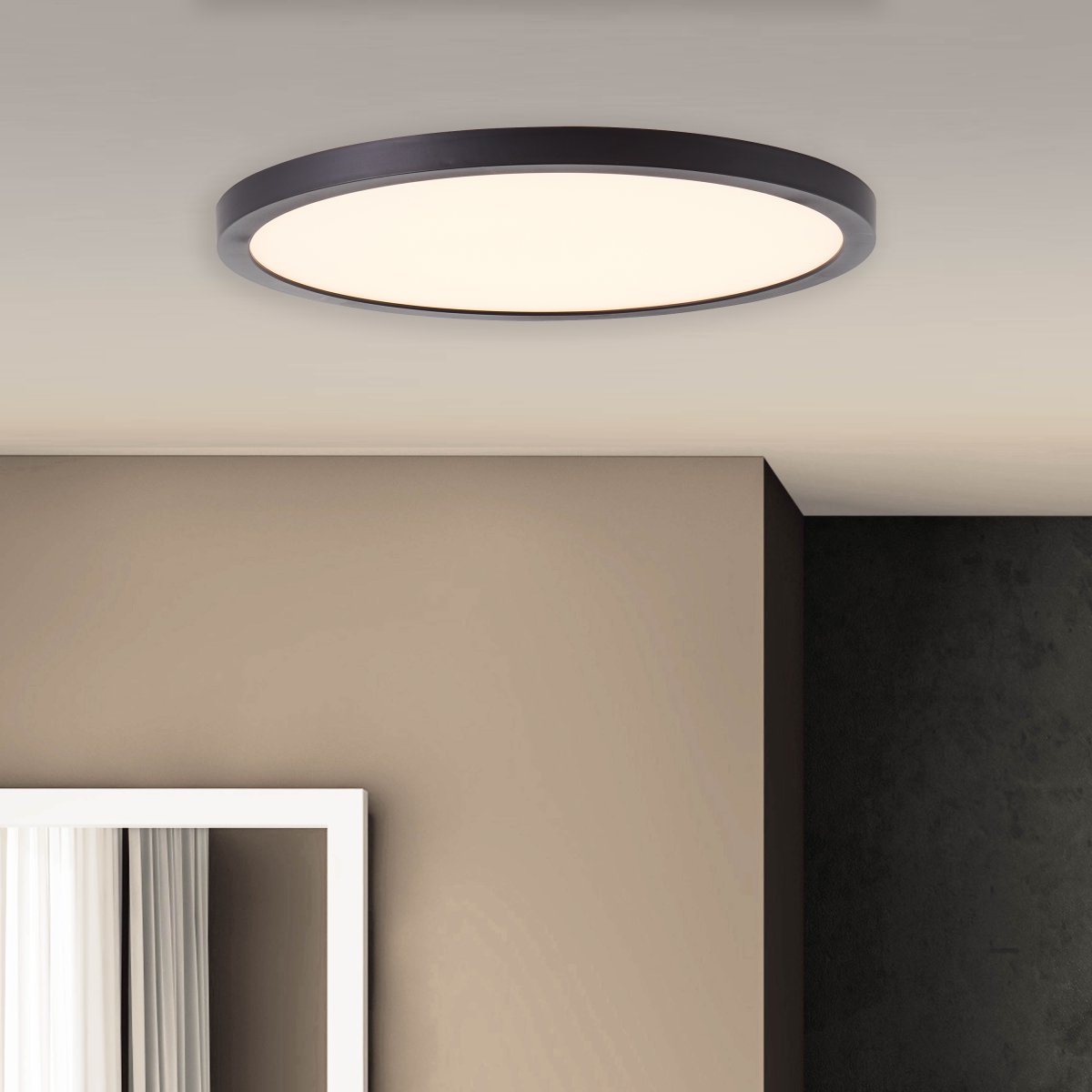 Tuco Ø25 Zwart plafondlamp Van Brilliant - Dankzij het minimalistische en efficiënte ontwerp past het zowel in werkkamers als in woonruimtes.