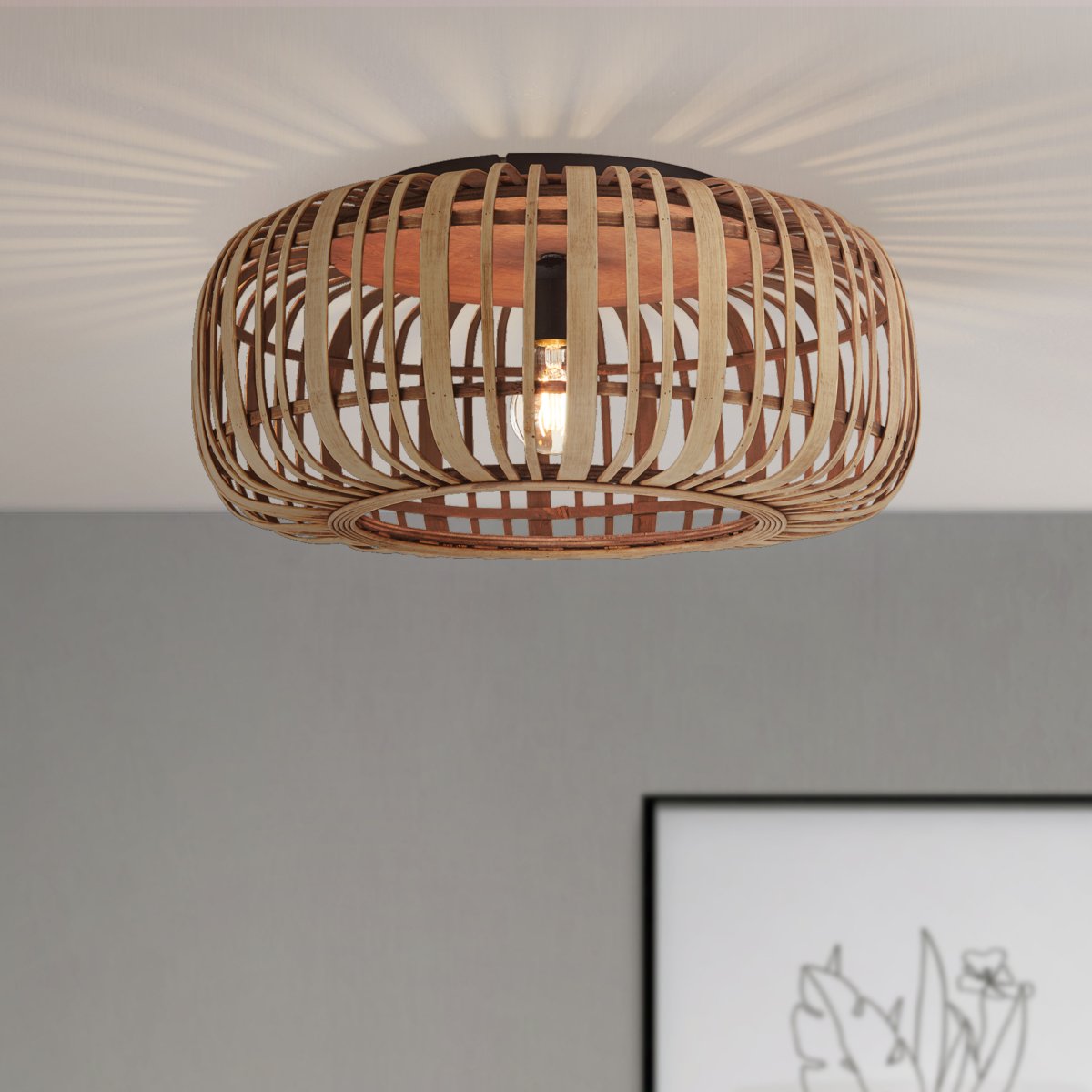 Woodrow Ø50 Natuur plafondlamp Van Brilliant - De lamp geeft een warm en aangenaam licht en cre&euml;ert een aangename sfeer in de kamer.