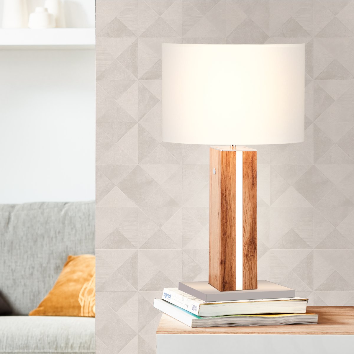 Magnus 55cm Licht hout tafellamp Van Brilliant - De Magnus tafellamp combineert functionaliteit en stijl met zijn houten poot en ingebouwde, dimbare LED-verlichting met warmwit licht.