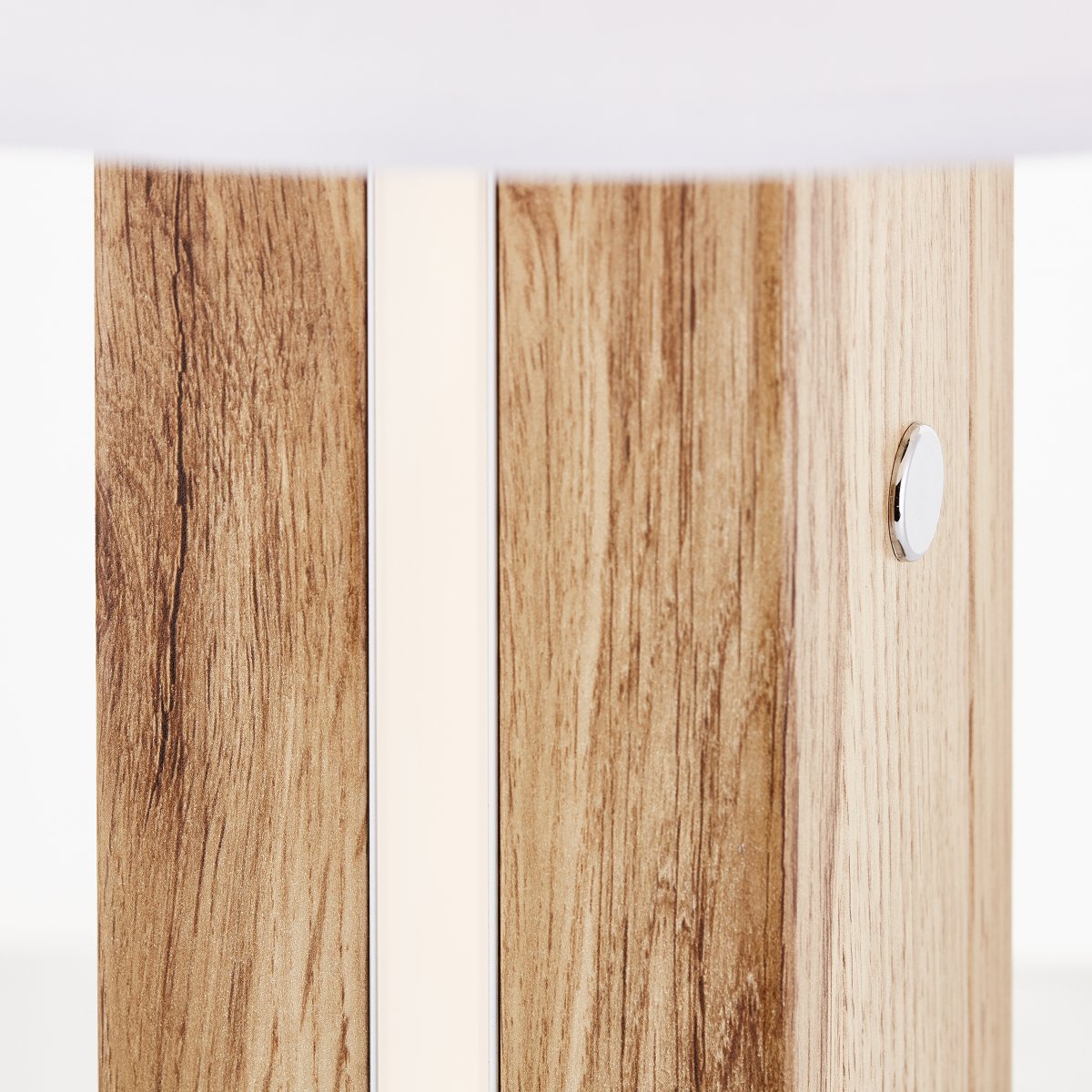 Magnus 55cm Licht hout tafellamp Van Brilliant - De Magnus tafellamp combineert functionaliteit en stijl met zijn houten poot en ingebouwde, dimbare LED-verlichting met warmwit licht.