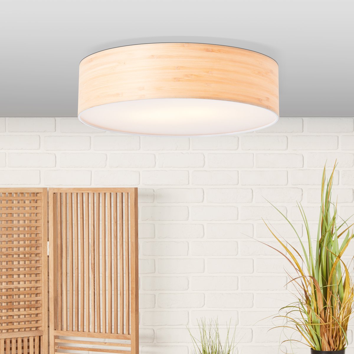 Romm Ø38 Licht hout plafondlamp Van Brilliant - Dankzij het FSC-gecertificeerde houtmateriaal ontstaat er een natuurlijk en functioneel design dat bijdraagt aan een gezellige sfeer.