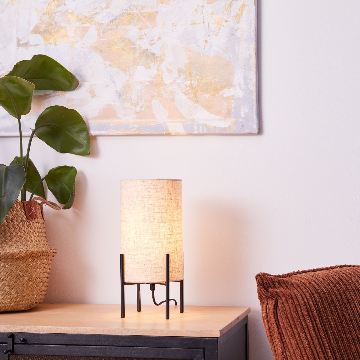 Fairhill 30cm Beige tafellamp Van Brilliant - De Fairhill tafellamp is ideaal voor sfeervolle verlichting in uw woonkamer.
