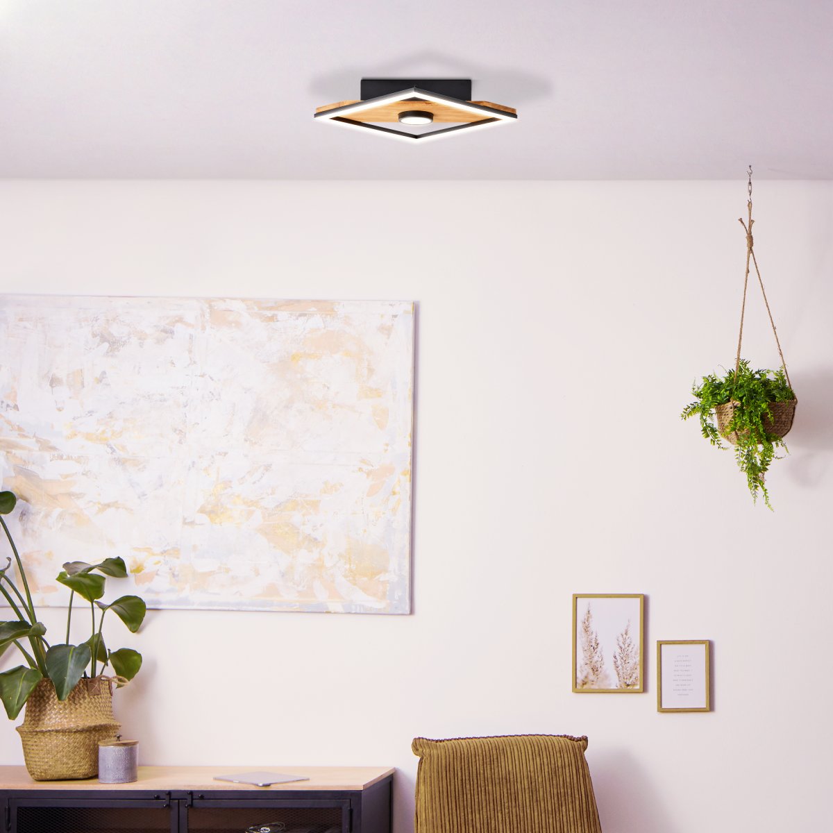 Woodbridge 25cm Hout plafondlamp Van Brilliant - De lamp combineert matzwart metaal met houten details, waardoor een huiselijke en natuurlijke sfeer ontstaat.