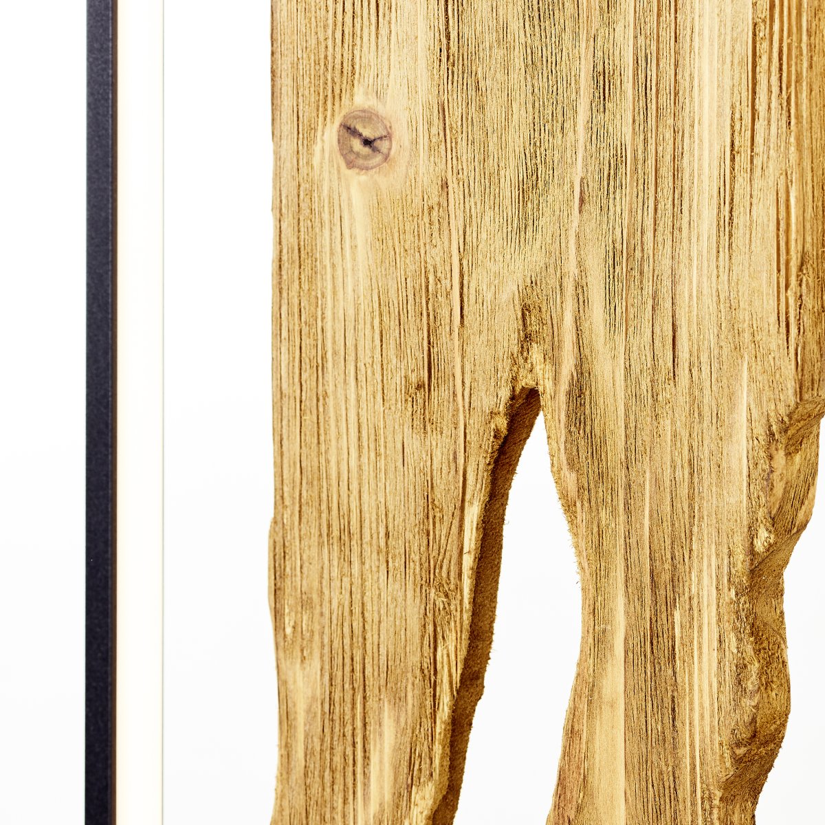 Chaumont Hout vloerlamp Van Brilliant - De lamp is voorzien van energiezuinige en duurzame LED-technologie en een praktische voetschakelaar waarmee u de lamp eenvoudig met uw voet aan en uit kunt zetten.