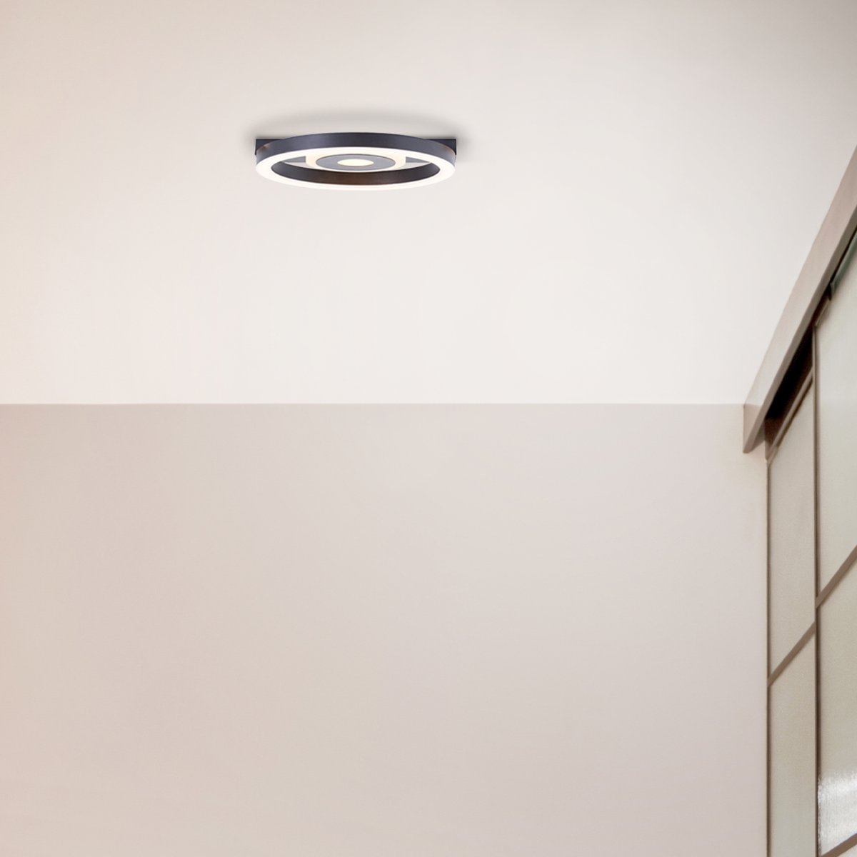 Maureen Ø20 Zwart plafondlamp Van Brilliant - De Maureen plafondlamp cre&euml;ert decoratieve verlichting en is perfect voor zowel woonkamers als kantoren.