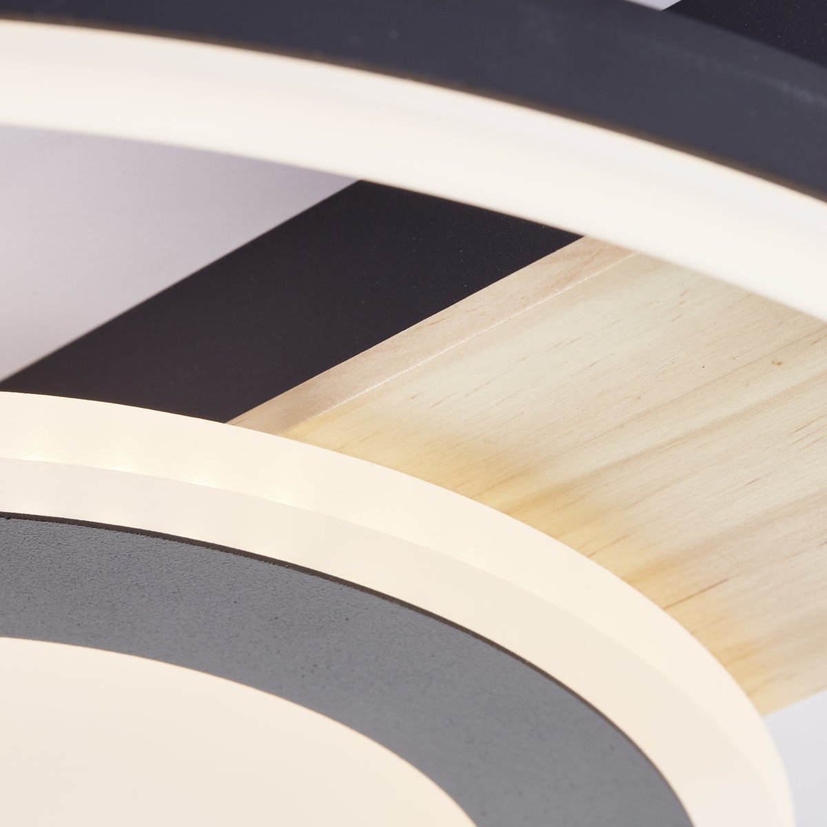 Maureen 40cm Zwart plafondlamp Van Brilliant - Met energiezuinige LED-technologie en een helderheid van 2900 lumen is het helder genoeg om de enige lichtbron te zijn in middelgrote ruimtes.