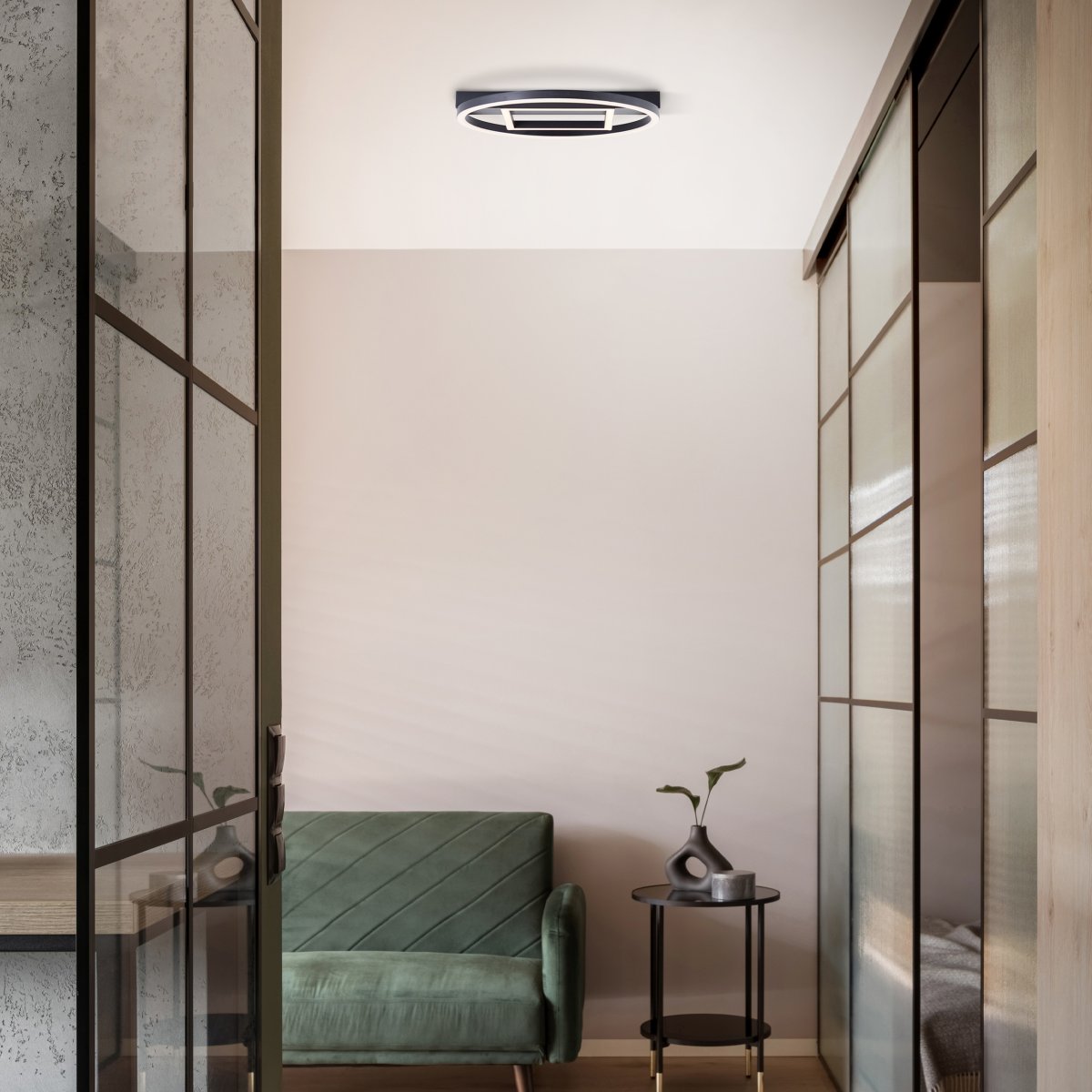 Maureen 37cm Zwart plafondlamp Van Brilliant - Deze moderne en stijlvolle plafondlamp cre&euml;ert een uitnodigend en vriendelijk licht in elke kamer, ongeacht of u hem in de hal, woonkamer of slaapkamer plaatst.