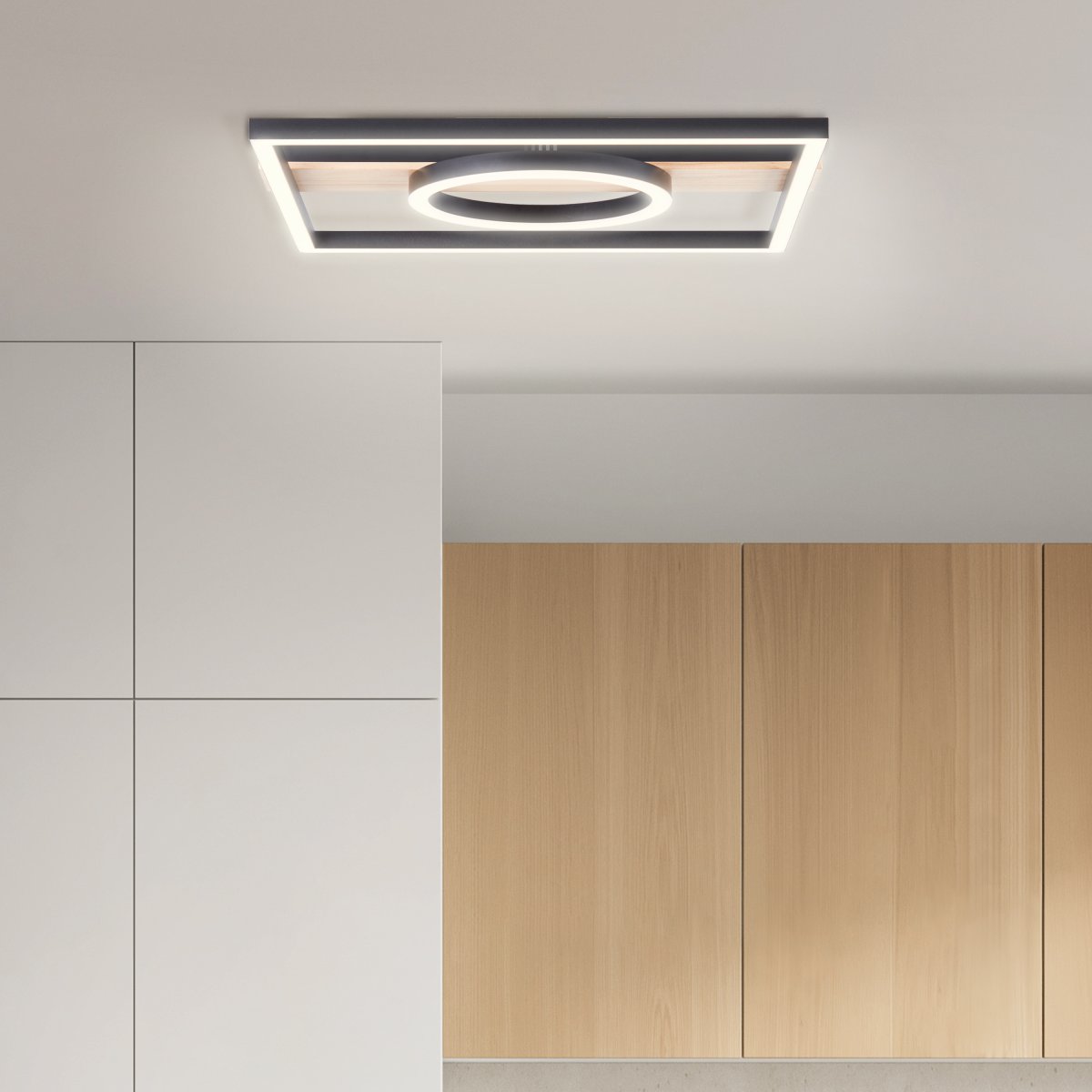 Maureen 42cm Zwart plafondlamp Van Brilliant - Met een lichtsterkte van 2700 lumen zorgt de lamp voor optimaal licht en de warmwitte kleurtemperatuur van 3000 Kelvin cre&euml;ert een aangename sfeer.