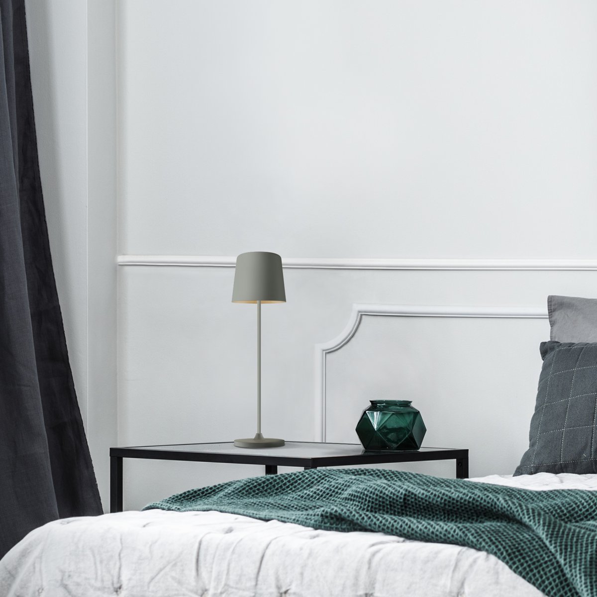 Kaami 37cm Mat grijs Draagbare Van Brilliant - De tafellamp heeft een instelbare helderheid met een touchdimmer en geeft een aangenaam, warmwit licht (3000K, 310 lumen).