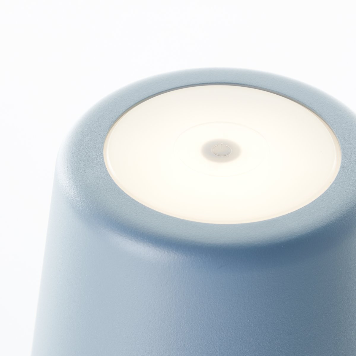 Kaami 37cm Matblauw Draagbare Van Brilliant - De tafellamp heeft een instelbare helderheid met een touchdimmer en geeft een aangenaam, warmwit licht (3000K, 310 lumen).