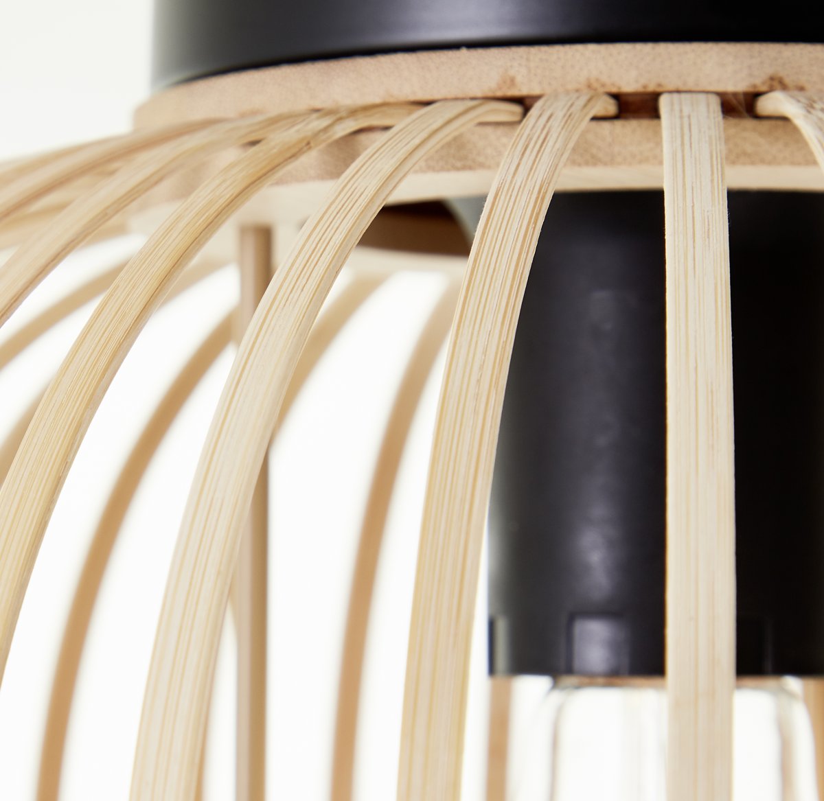 Enca Ø30 Natuur plafondlamp Van Brilliant - De Enca plafondlamp is gemaakt van bamboe en geeft een natuurlijke en tijdloze indruk in uw interieur.