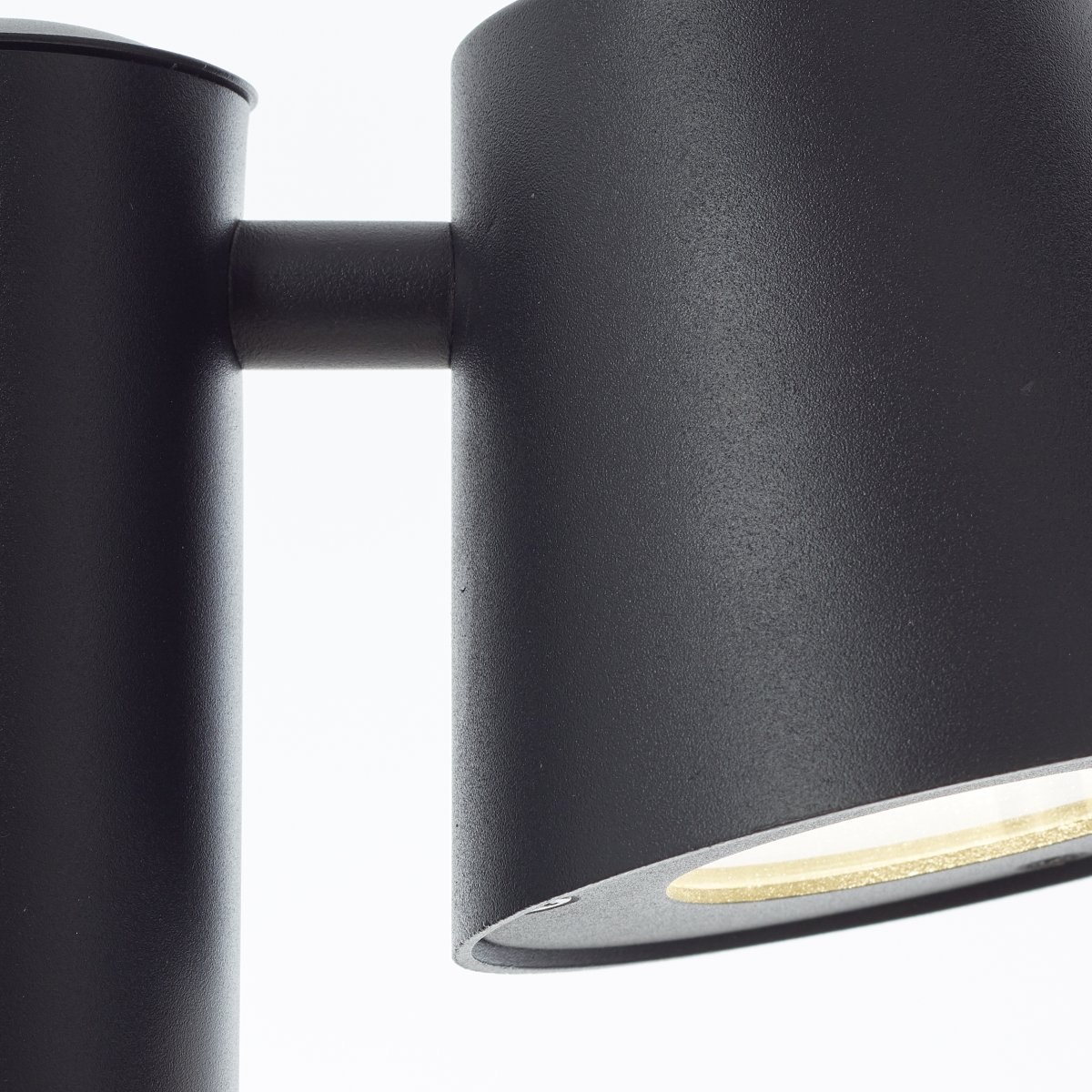 Bari 80cm Zwart lichtpaaltjes Van Brilliant - Dankzij zijn tijdloze charme en robuuste constructie is de Bari-paal de perfecte aanvulling op uw buitenomgeving.