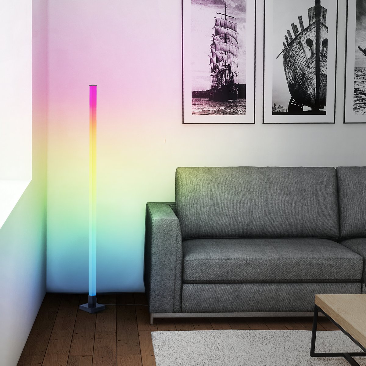 Neele Zwart vloerlamp Van Brilliant - De lamp heeft een ingebouwde muzieksensor die ervoor zorgt dat het licht pulseert op het ritme van de muziek.