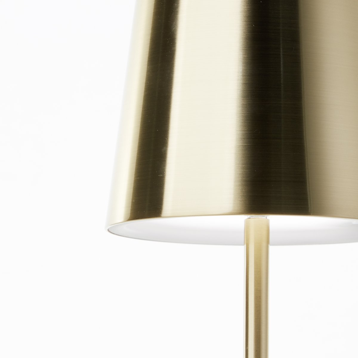 Xaana 37cm Geborsteld messing Draagbare Van Brilliant - Dankzij de touchdimmerfunctie en de instelbare kleurtemperatuur van warmwit tot koelwit cre&euml;ert u zowel binnen als buiten een aangename sfeer.