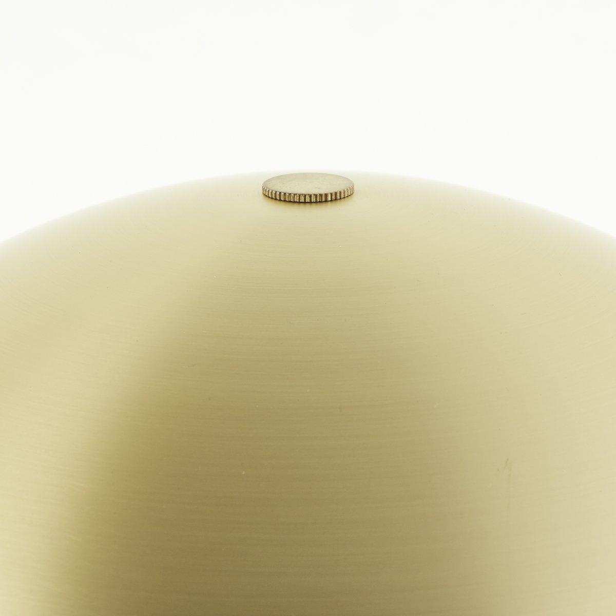 Sigrun 33cm Mat goud tafellamp Van Brilliant - De Sigrun tafellamp is een stijlvolle en elegante lamp van metaal met een moderne matte gouden afwerking.