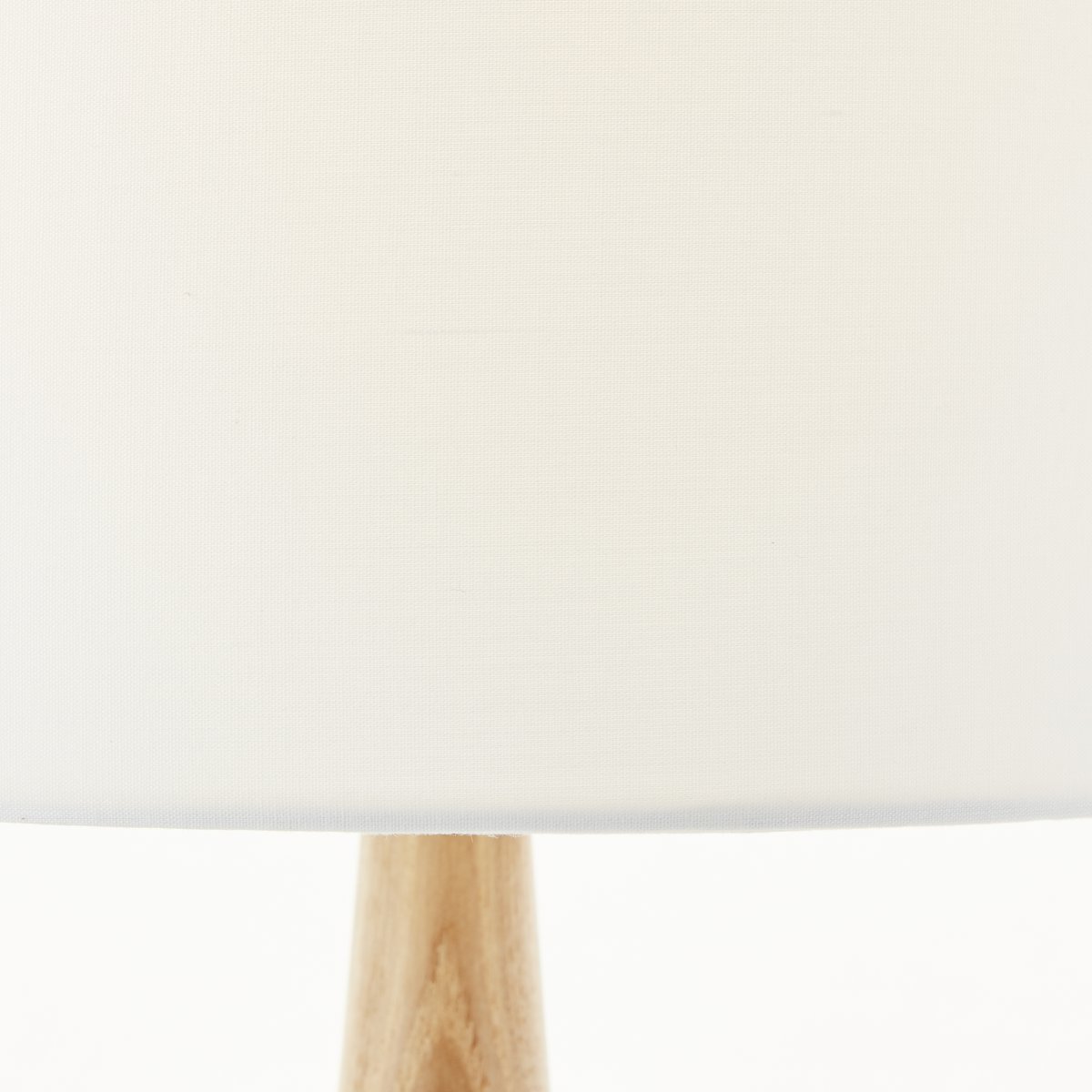 Kirou 50cm Hout tafellamp Van Brilliant - Dankzij het moderne en tijdloze design past het perfect in verschillende ruimtes, zoals de woonkamer, slaapkamer of op de veranda.