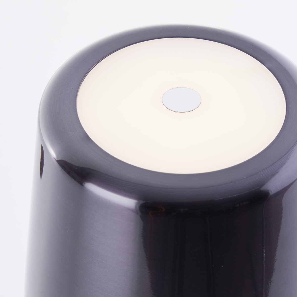 Xaana 37cm Zwart Draagbare Van Brilliant - Dankzij de touchdimmerfunctie en de instelbare kleurtemperatuur van warmwit tot koelwit cre&euml;ert u zowel binnen als buiten een aangename sfeer.