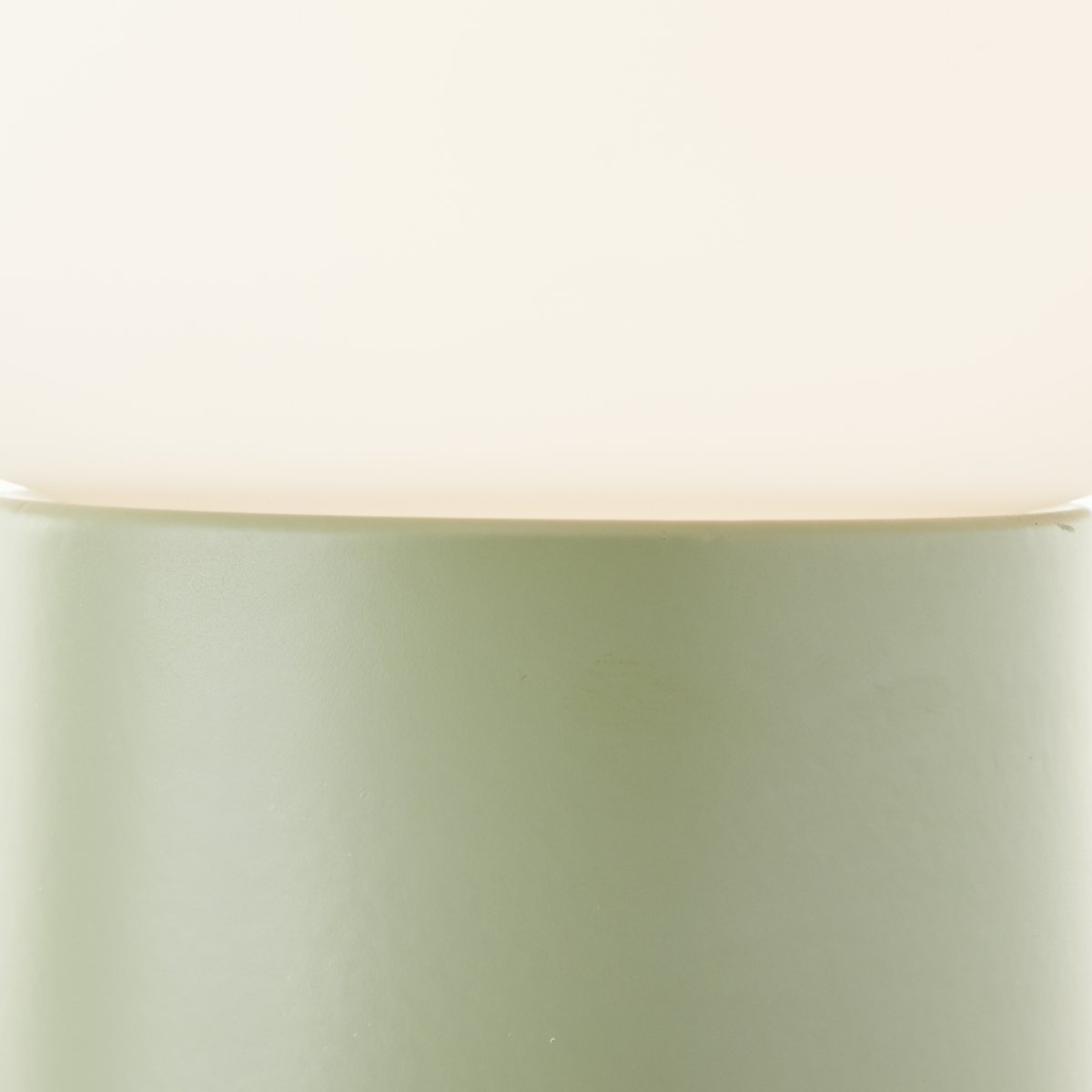 Camille 20cm Groente tafellamp Van Brilliant - Met een diameter van 17 cm en een hoogte van 20 cm is Camille zowel praktisch als decoratief.