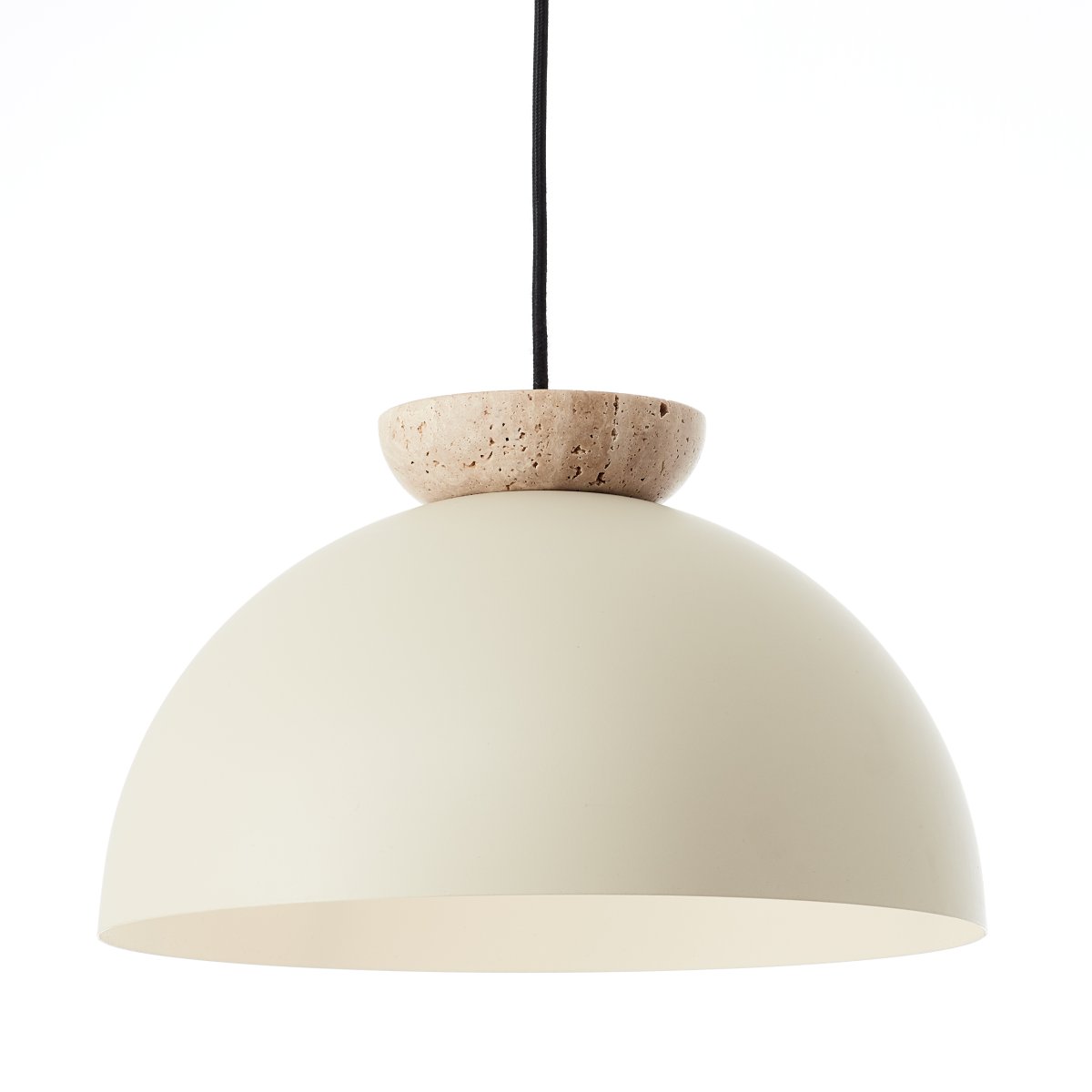 Nalam Ø35 Beige hanglamp Van Brilliant - De lamp combineert een beige metalen kap met een elegant travertijn element, wat een tijdloze uitstraling creëert.