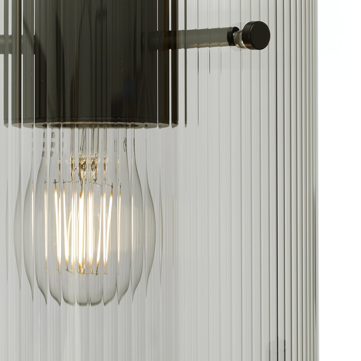 Riffelini 98cm Antraciet hanglamp Van Brilliant - Het heldere glas zorgt voor een uitnodigend en modern licht dat perfect past boven de eettafel of in de woonkamer.