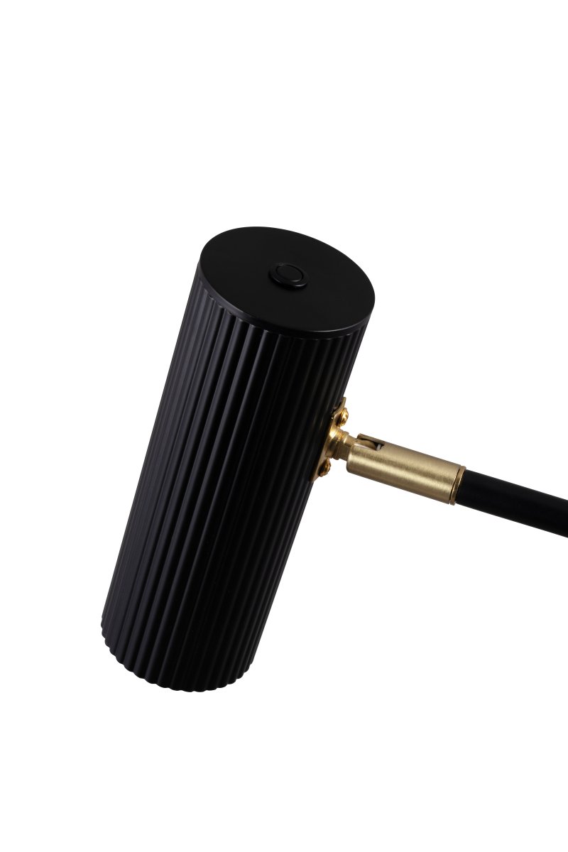 Hubble Read Zwart vloerlamp Van Globen Lighting - Hubble Read is een elegante staande lamp met een geribbelde, kantelbare kap van gaas, waarmee u het licht in de gewenste stand kunt richten.