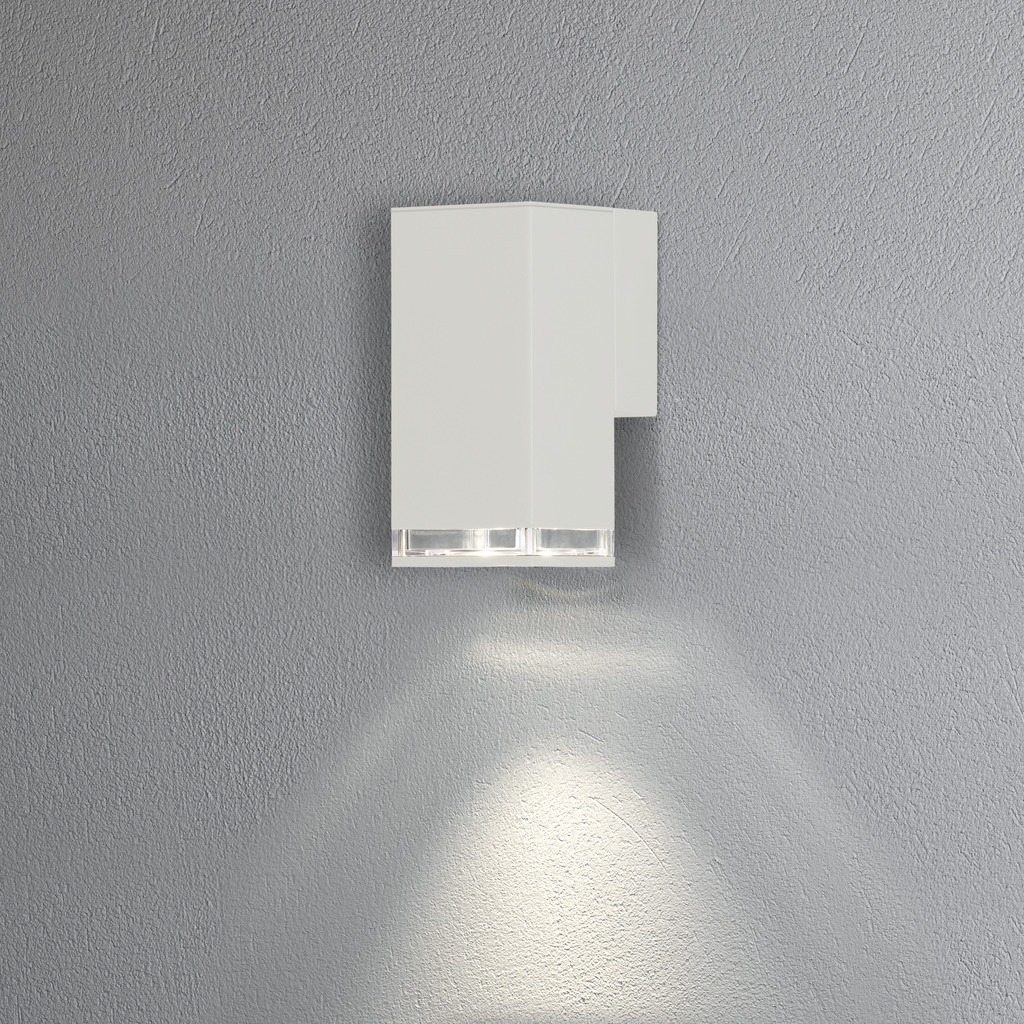 Pollux Wit buitenlamp Van Konstsmide - Dankzij het kubusvormige ontwerp en het directe licht is het ideaal voor het creëren van een verfijnde sfeer in entrees en looppaden.