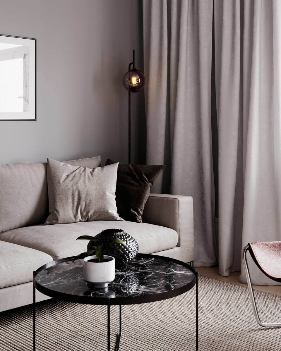 Boyle Zwart vloerlamp Van By Rydéns - Dankzij de mix van grijs marmer, zwart metaal en rookglas past Boyle in de meeste omgevingen, zonder op te gaan in de massa.