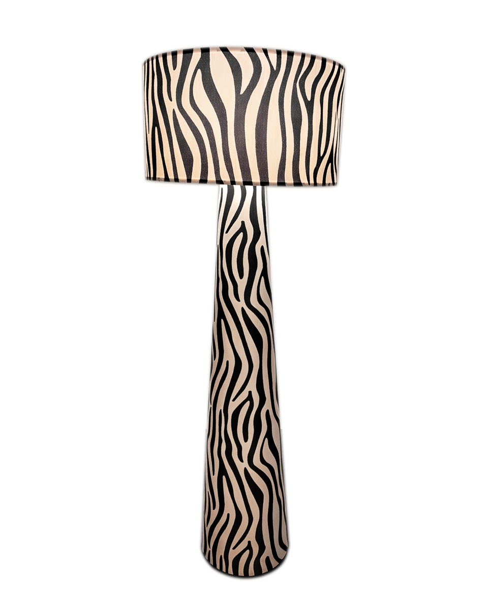 Zany Zwart-wit vloerlamp Van By Rydéns - De Zany Zebra is een trendy en decoratieve vloerlamp die gegarandeerd de aandacht trekt in de kamer.