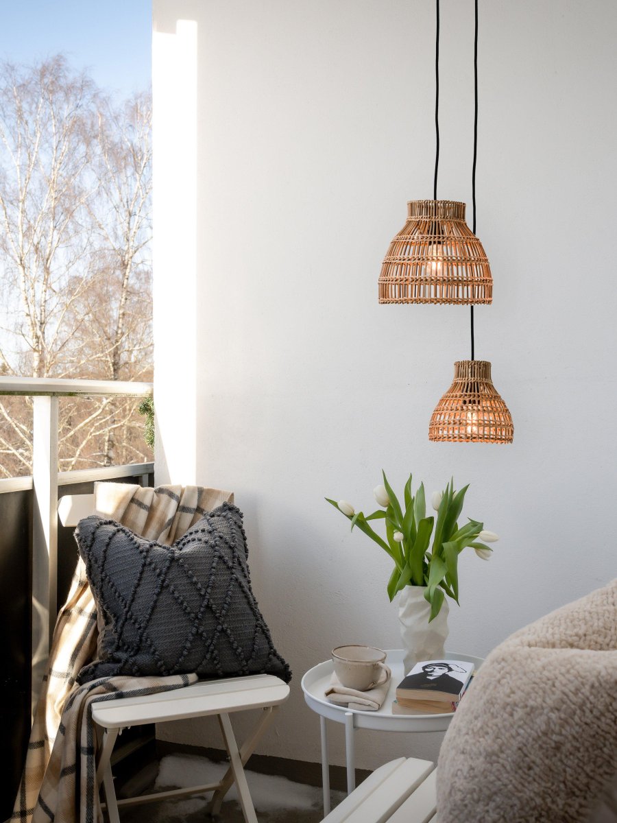 Sarah Ø27 Natuur hanglamp Van PR Home - Omdat het een natuurlijk materiaal is, gedijt het het beste onder een afdak, in een glazen ruimte of binnenshuis.